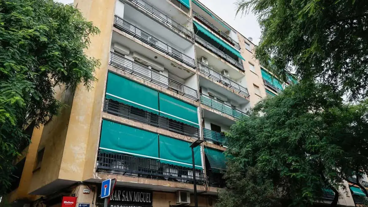 Encuentran el cuerpo de un jubilado que tenía 15 años muerto en su departamento