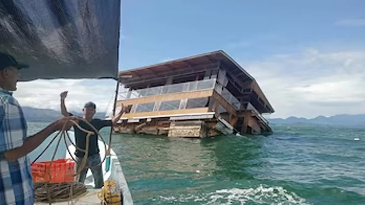 VIDEO | Restaurante El Atracadero es hallado flotando en la costa; lo arrastró el río Tuxpan