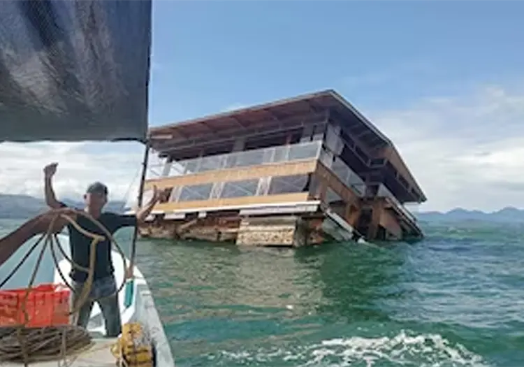 VIDEO | Restaurante El Atracadero es hallado flotando en la costa; lo arrastró el río Tuxpan