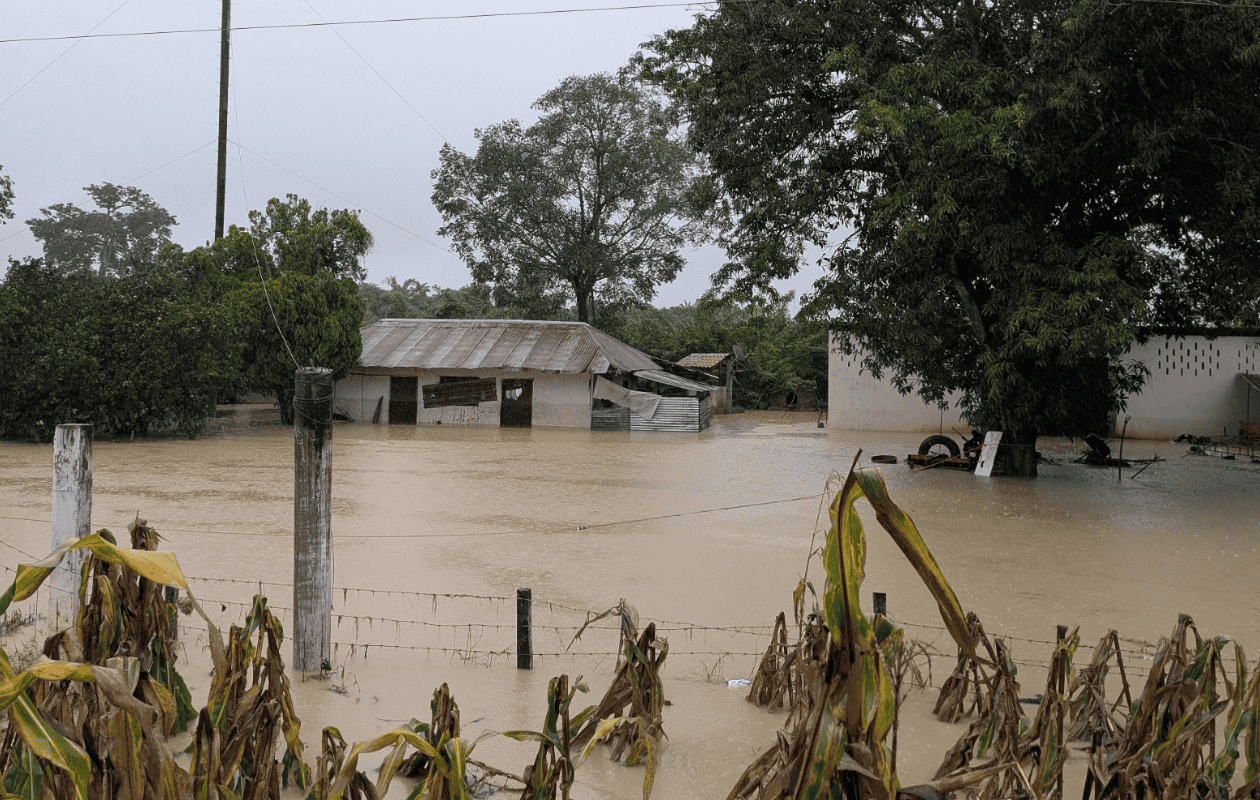 Lluvias dejan 76 muertos y 39 desaparecidos en cinco estados de México