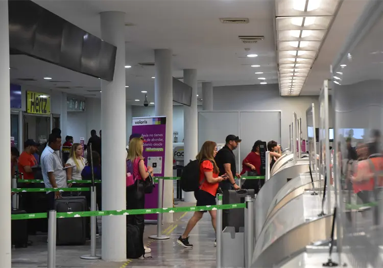 Subsidiar impuesto aeroportuario para mejorar conectividad aérea