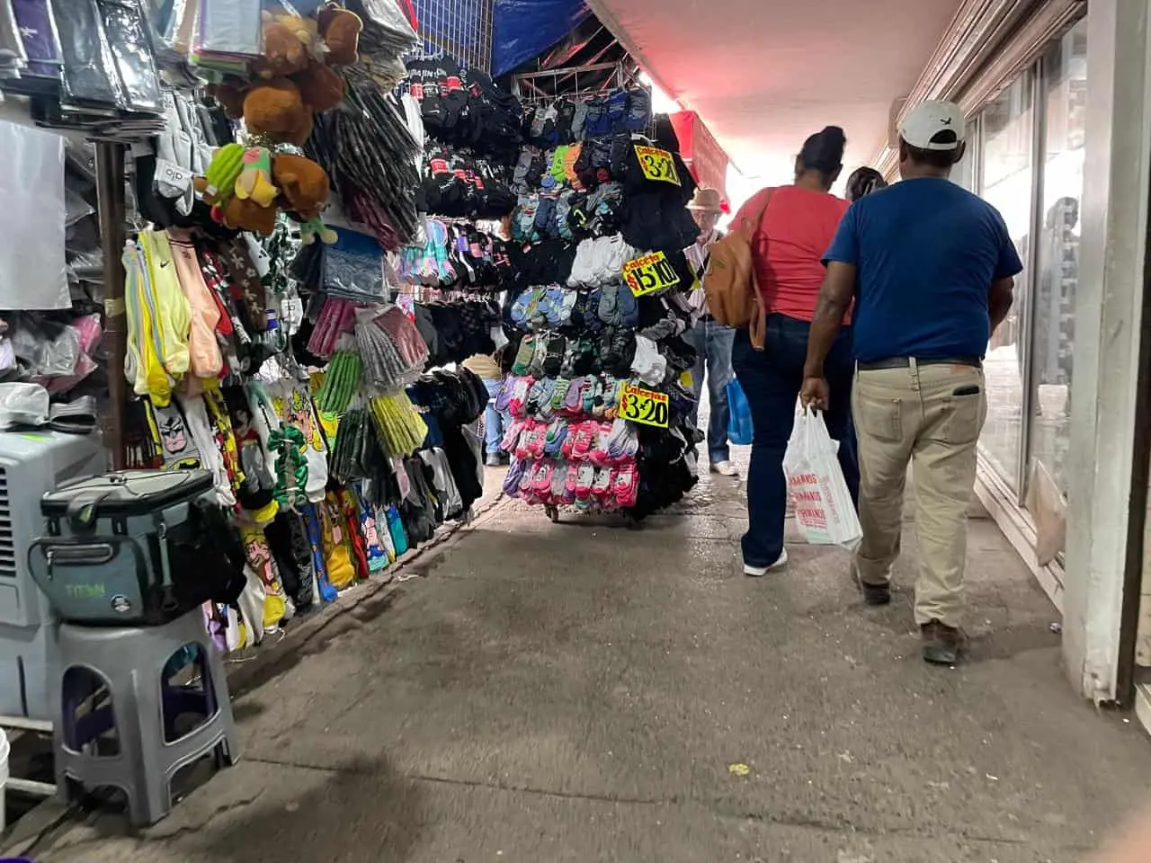 Son cerca de 86 comerciantes ambulantes adheridos a la organización, quienes quedan expuestos en el centro de la ciudad.