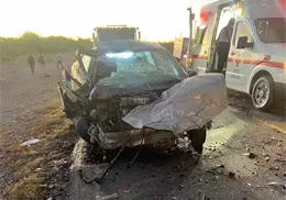 Aparatoso choque en carretera de Caborca