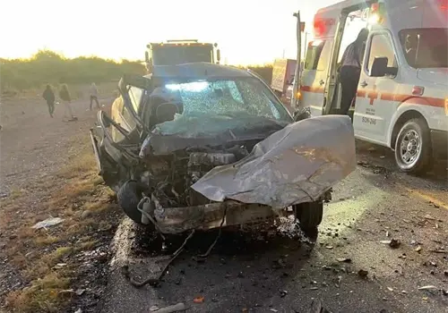 Aparatoso choque en carretera de Caborca