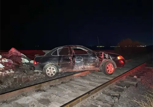 En Empalme, intenta ganarle el paso al tren y es arrastrado varios metros