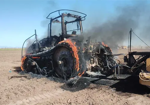 Se incendia tractor en predio de San Ignacio Río Muerto