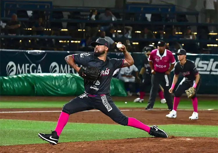 Samuel Zazueta empata récord histórico de Yaquis