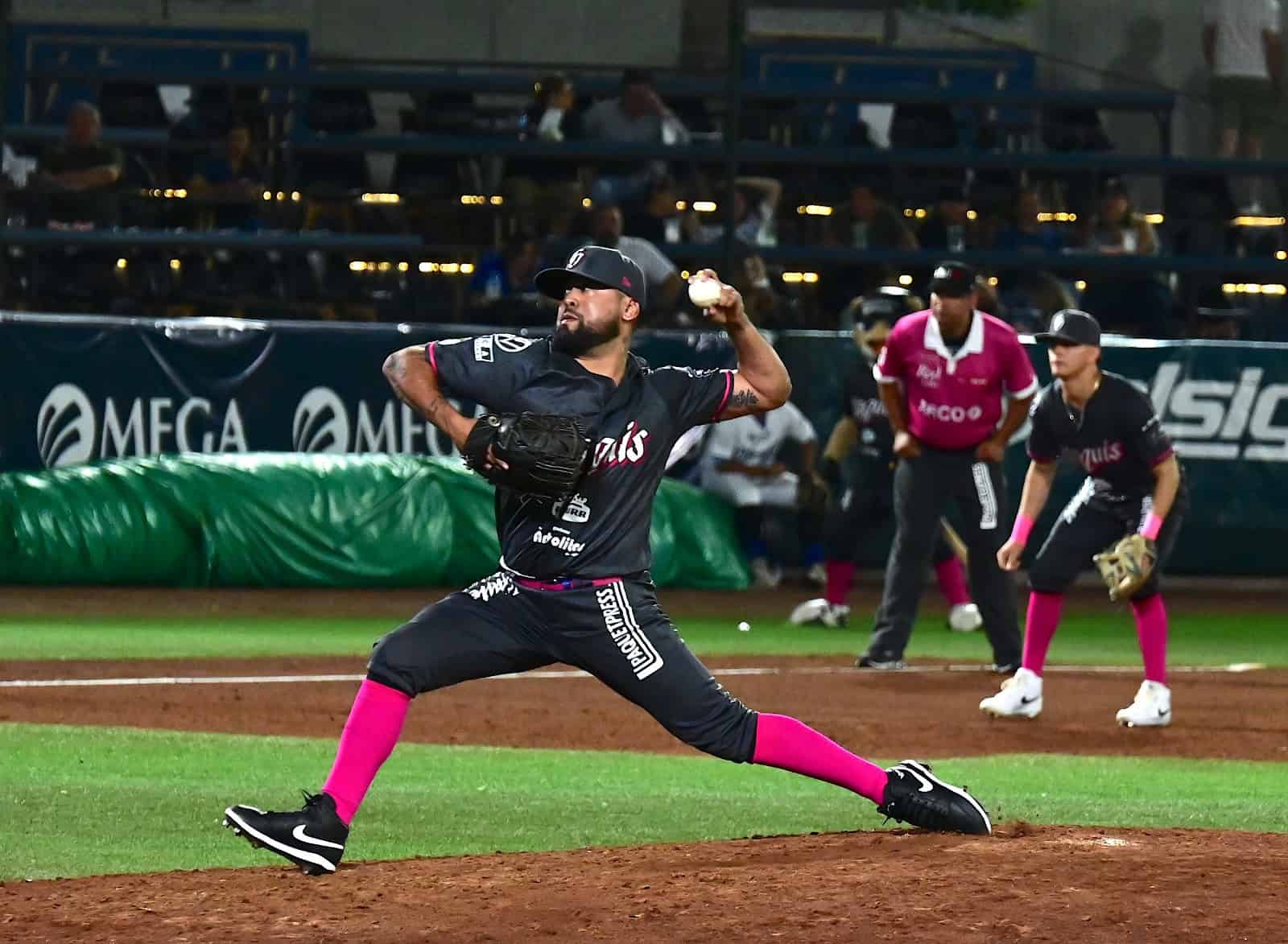 Samuel Zazueta empata récord histórico de Yaquis