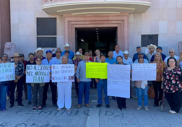 Ejidatarios se manifiestan y piden que regrese módulo de Registro Agrario en Cajeme