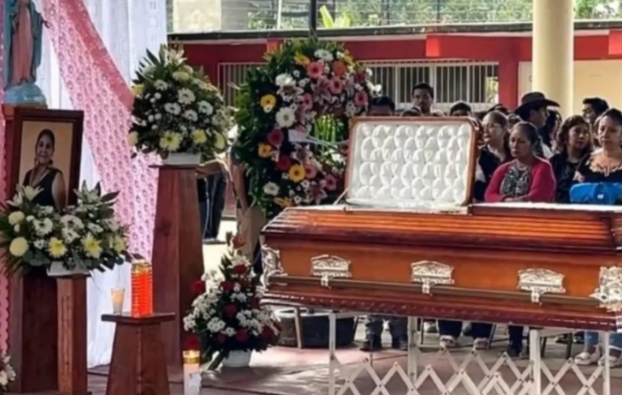 La maestra recibió un homenaje de cuerpo presente en su escuela.