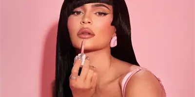 ¡Fiesta, maquillaje y glamour! Así fue como Kyle Jenner celebró 10 años de su propia marca