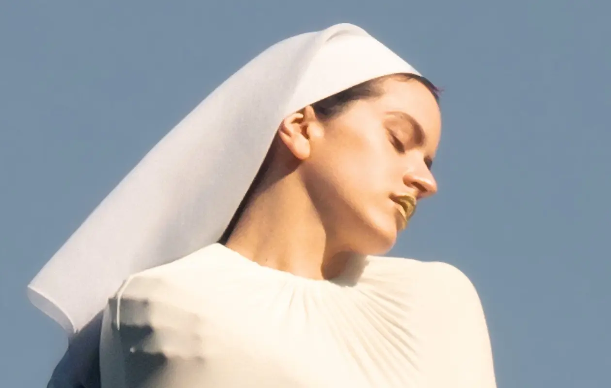 Cada símbolo del álbum ha sido cuidadosamente elegido por la cantante.