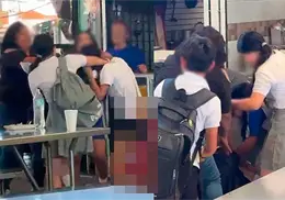 VIDEO | Fuerte pleito entre estudiantes de secundaria y de preparatoria