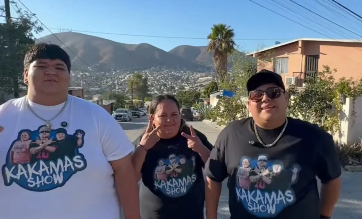 Dijeron haber hecho el gasto para ir a Tijuana y ahora buscan recuperar un poco vendiendo artículos con su imagen.