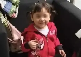 Abandonan a Emili, niña de 3 años a quien los policías encontraron llorando Abandonan a Emili, niña de 3 años a quien los policías encontraron llorando
