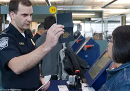 Inmigrantes en EU podrán autodeportarse Inmigrantes en EU podrán autodeportarse