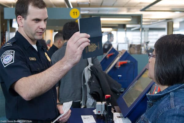 Inmigrantes en EU podrán autodeportarse: Consulado