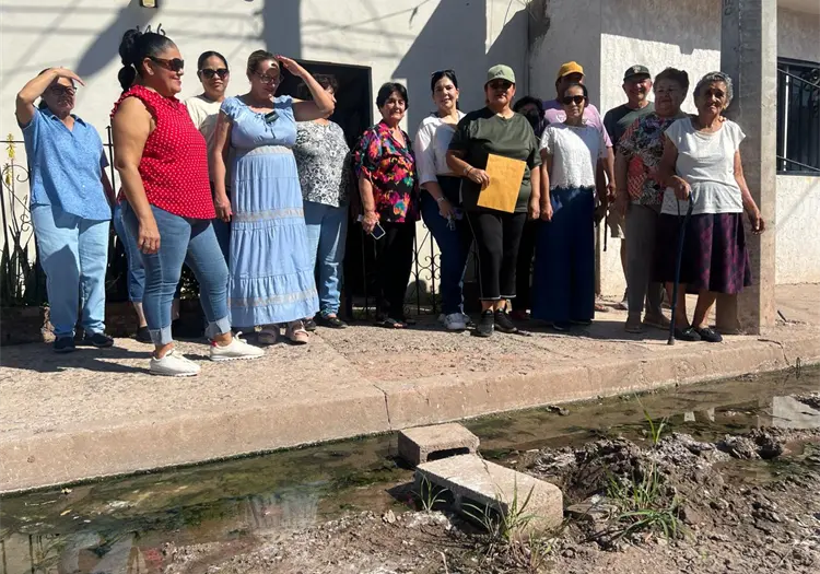 Se quejan en Las Cortinas de drenajes colapsados