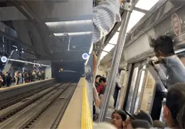 VIDEO | Hombre muere al colgarse de tren ligero de Guadalajara VIDEO | Hombre muere al colgarse de tren ligero de Guadalajara