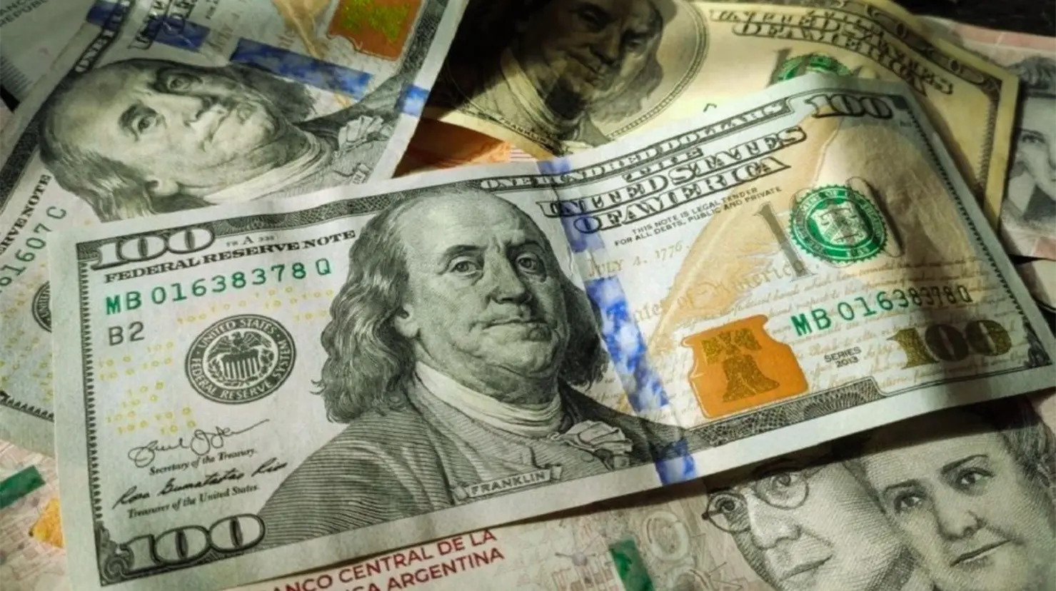 Precio del dólar hoy sábado 25 de octubre: El peso mexicano se debilita ante inflación en EU
