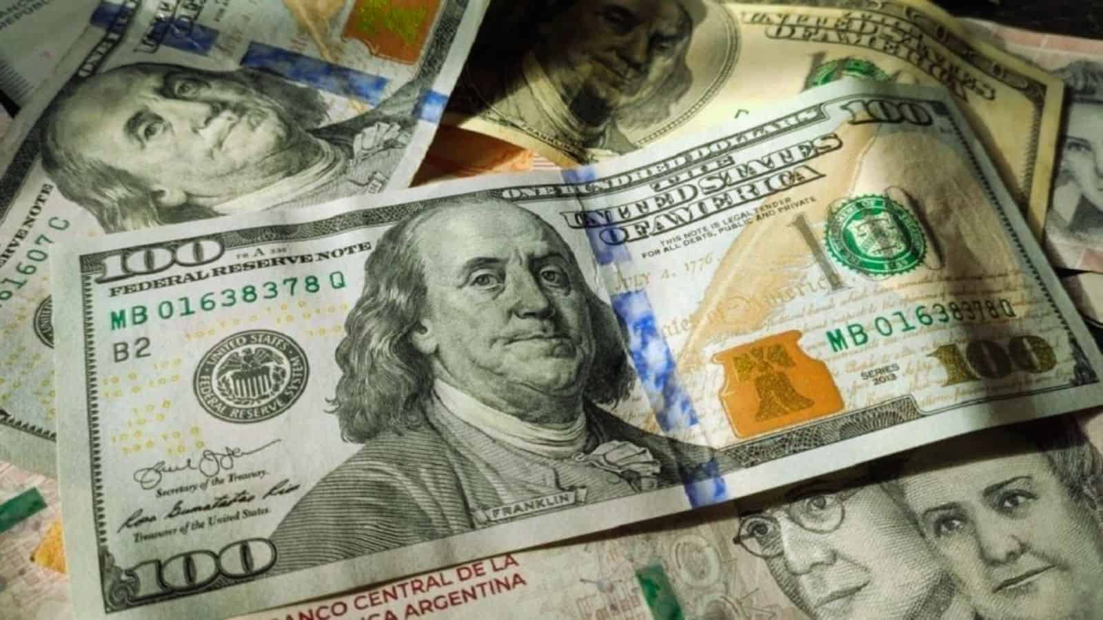 Precio del dólar hoy sábado 25 de octubre: El peso mexicano se debilita ante inflación en EU