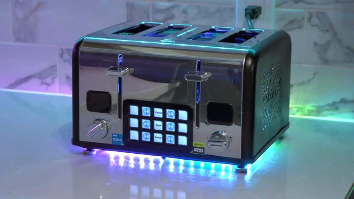 Un usuario de Reddit convirtió una tostadora en una PC gamer