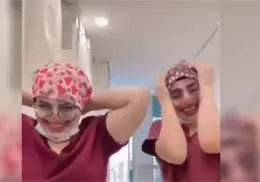 VIDEO | Doctoras del IMSS se burlan de una mujer en parto y causan furia en redes sociales VIDEO | Doctoras del IMSS se burlan de una mujer en parto y causan furia en redes sociales
