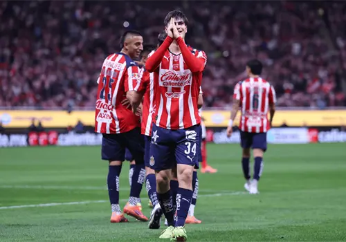 Hat-trick histórico de "La Hormiga" González: Chivas humilla 4-1 al Atlas Hat-trick histórico de "La Hormiga" González: Chivas humilla 4-1 al Atlas