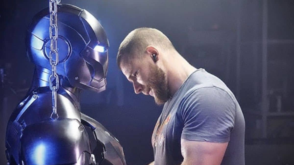 Ingeniero ruso recrea la armadura de Iron Man con materiales reciclados