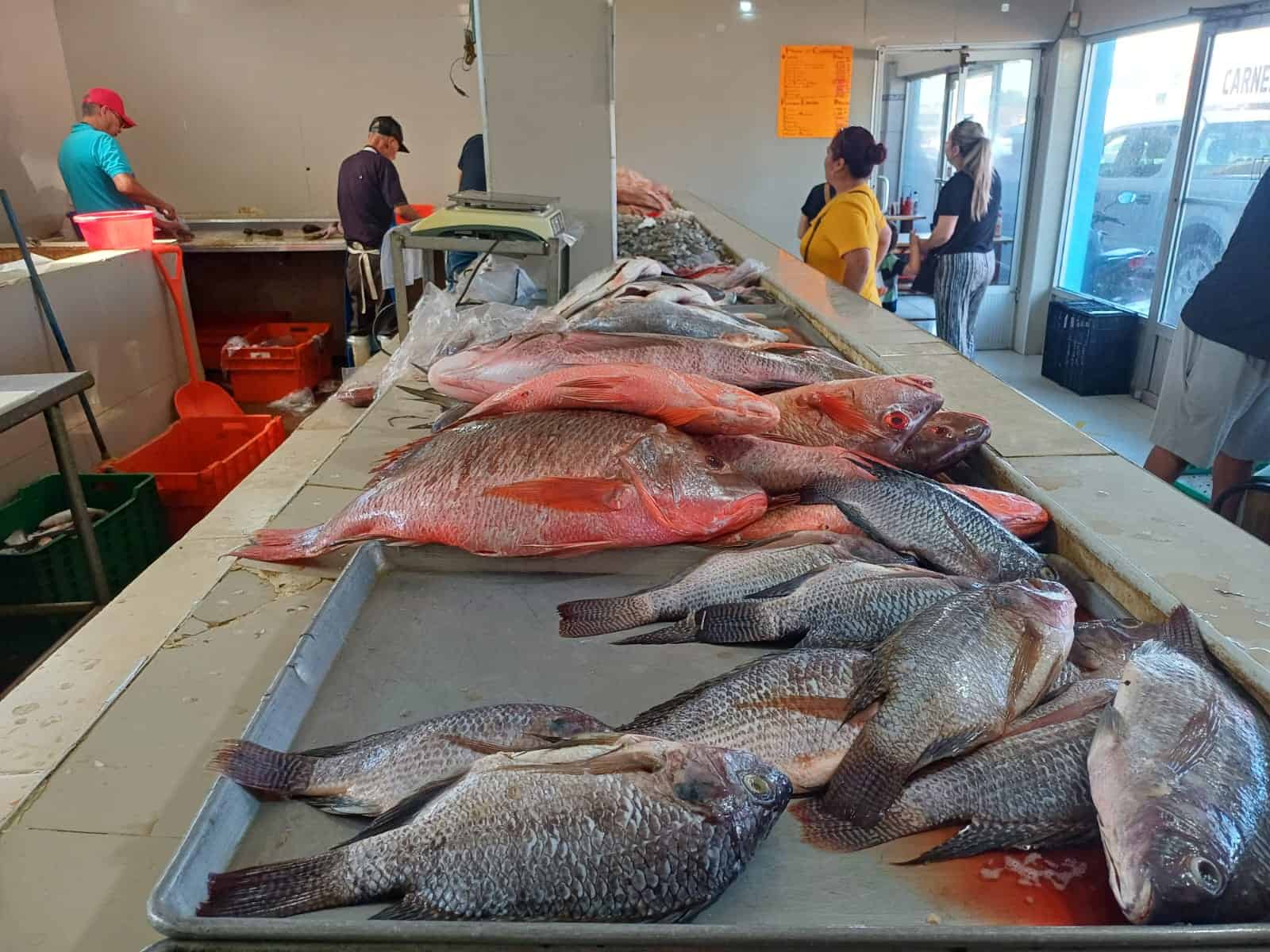 Reducen sus utilidades para conservar clientes