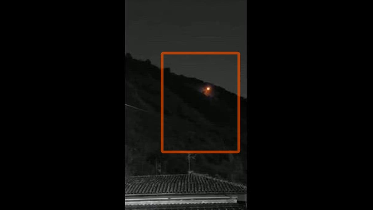 VIDEO | Captan bolas de fuego en un cerro próximo al rancho de El Bronco en Nuevo León
