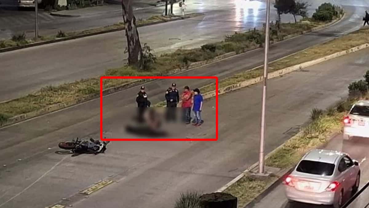 VIDEO | Madre llora sobre el cadáver de su hijo de 14 años accidentado en moto