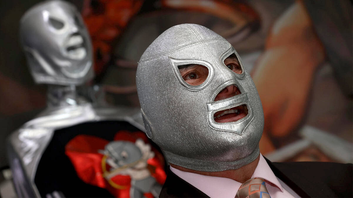 Hijo del Santo anuncia que ahora sí se retira de la lucha libre profesional con su máscara bien puesta
