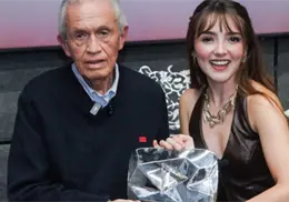 La Rosa de Guadalupe recibe la placa de diamante tras superar los 10 millones de suscriptores en YouTube