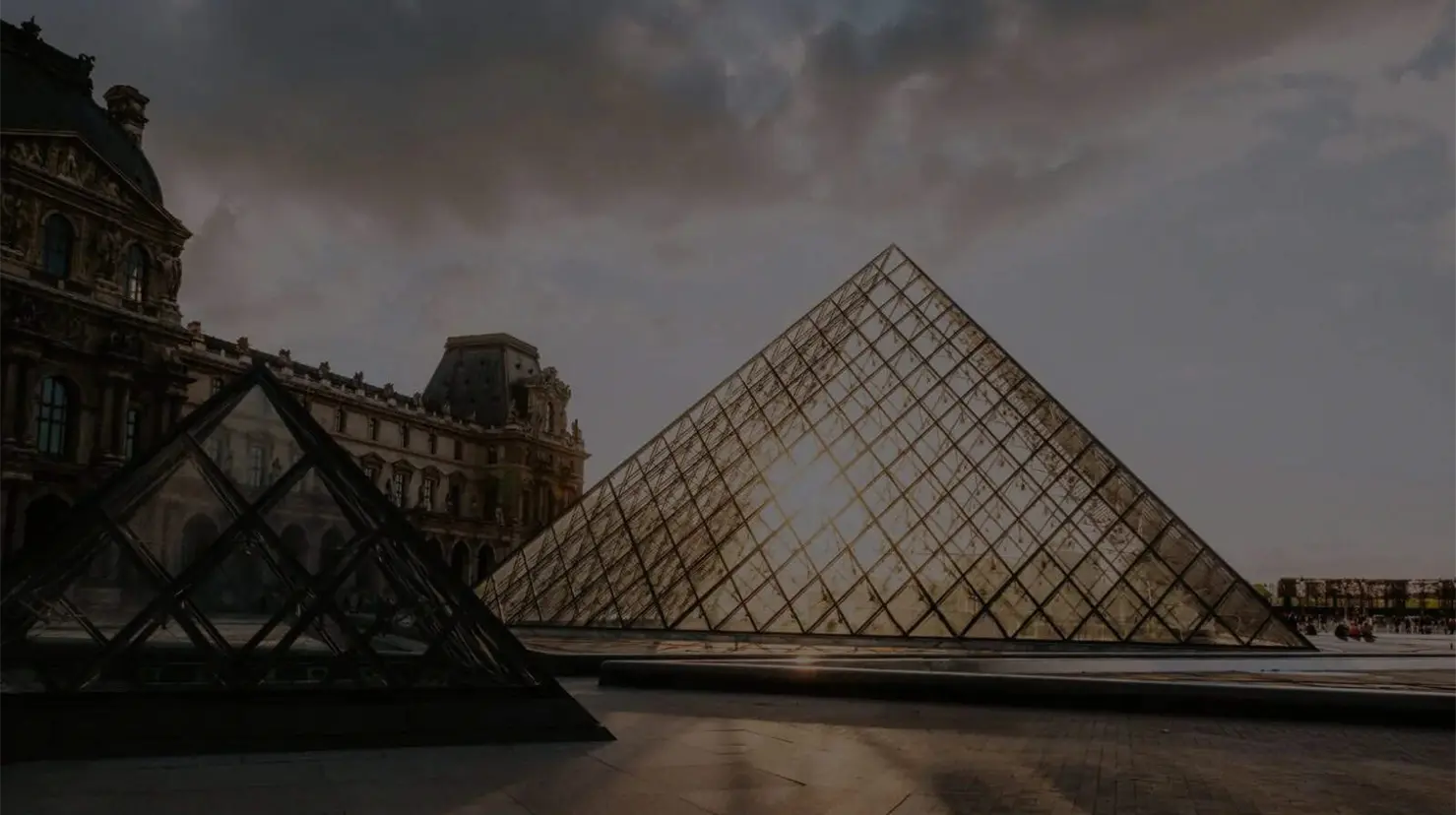 Desde piezas prehispánicas hasta retablos renacentistas o esculturas imposibles de mover, la historia del arte está llena de capítulos que parecen sacados de una película.