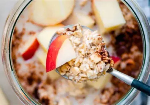 Avena nocturna alta en proteínas: El desayuno de campeones listo en 5 minutos