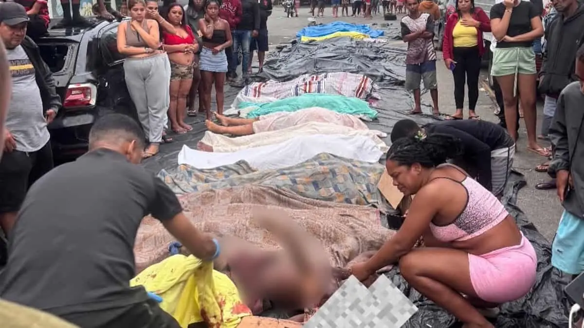 VIDEO | IMÁGENES FUERTES: Colocan en la calle a los muertos en el operativo policial en Río para su identificación