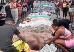 VIDEO | IMÁGENES FUERTES: Colocan en la calle a los muertos en el operativo policial en Río para su identificación