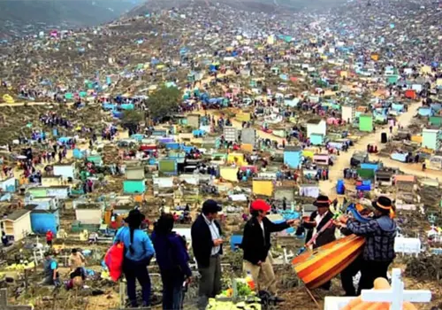 Cementerio Nueva Esperanza: Es considerado el camposanto más grande de Latinoamérica y se encuentra en Lima, Perú