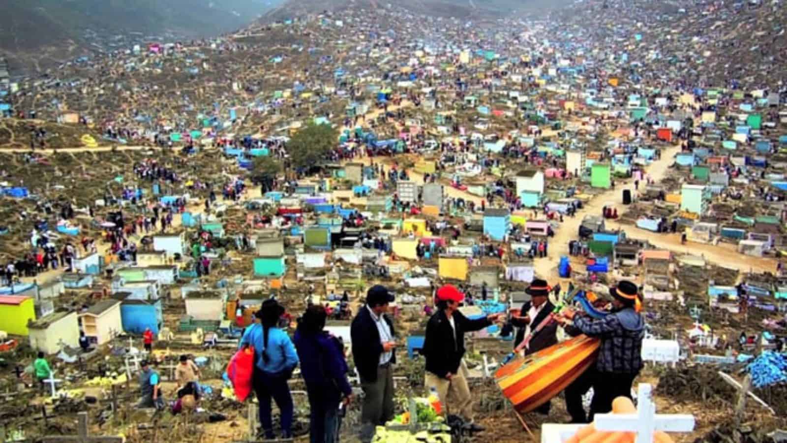 Cementerio Nueva Esperanza: Es considerado el camposanto más grande de Latinoamérica y se encuentra en Lima, Perú