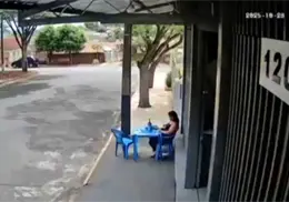 VIDEO | Mujer muere atropellada por su esposo afuera de un bar en Paraná VIDEO | Mujer muere atropellada por su esposo afuera de un bar en Paraná