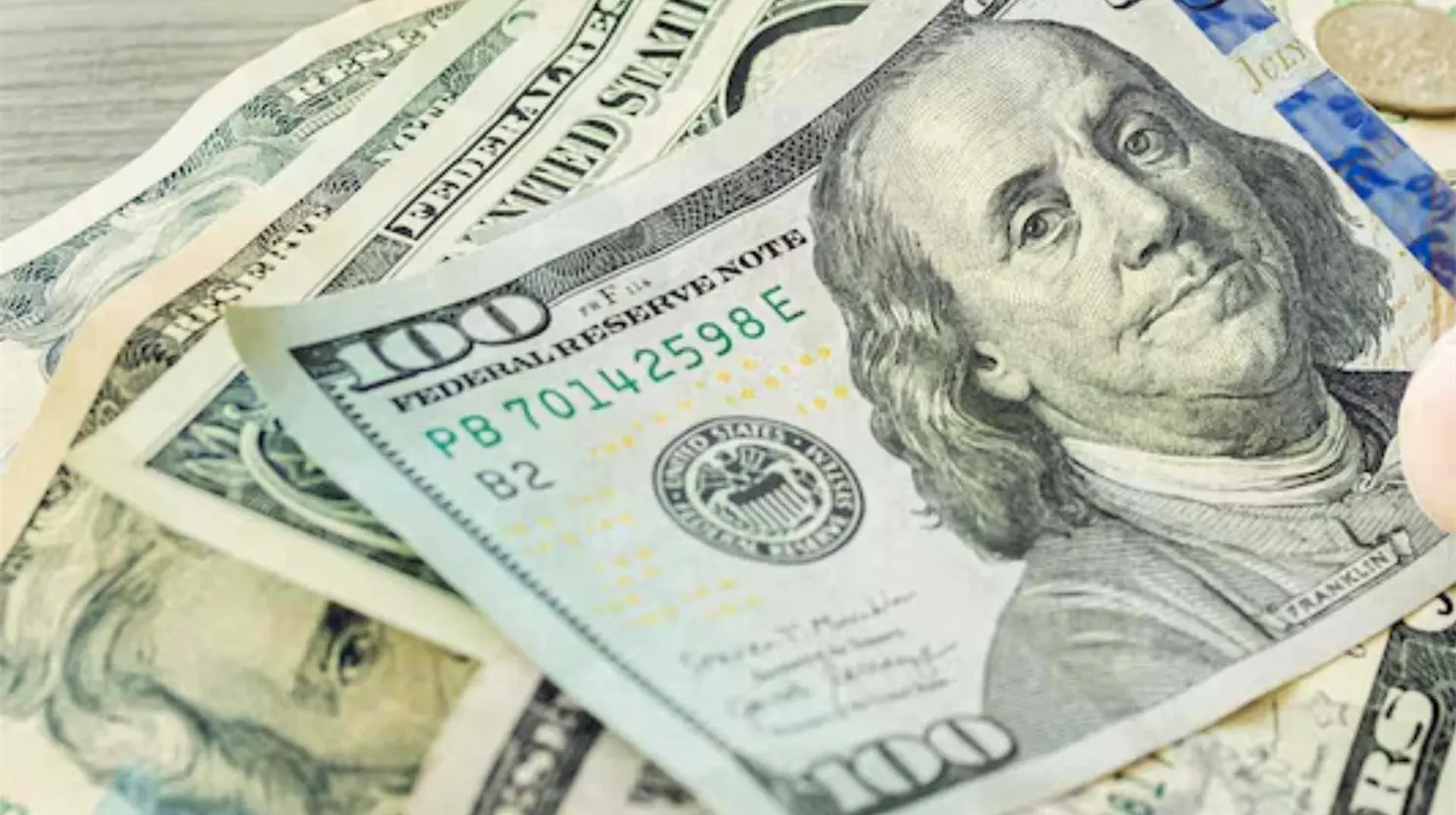 Precio del dólar hoy viernes 31 de octubre: el peso mexicano cierra la semana con nueva caída