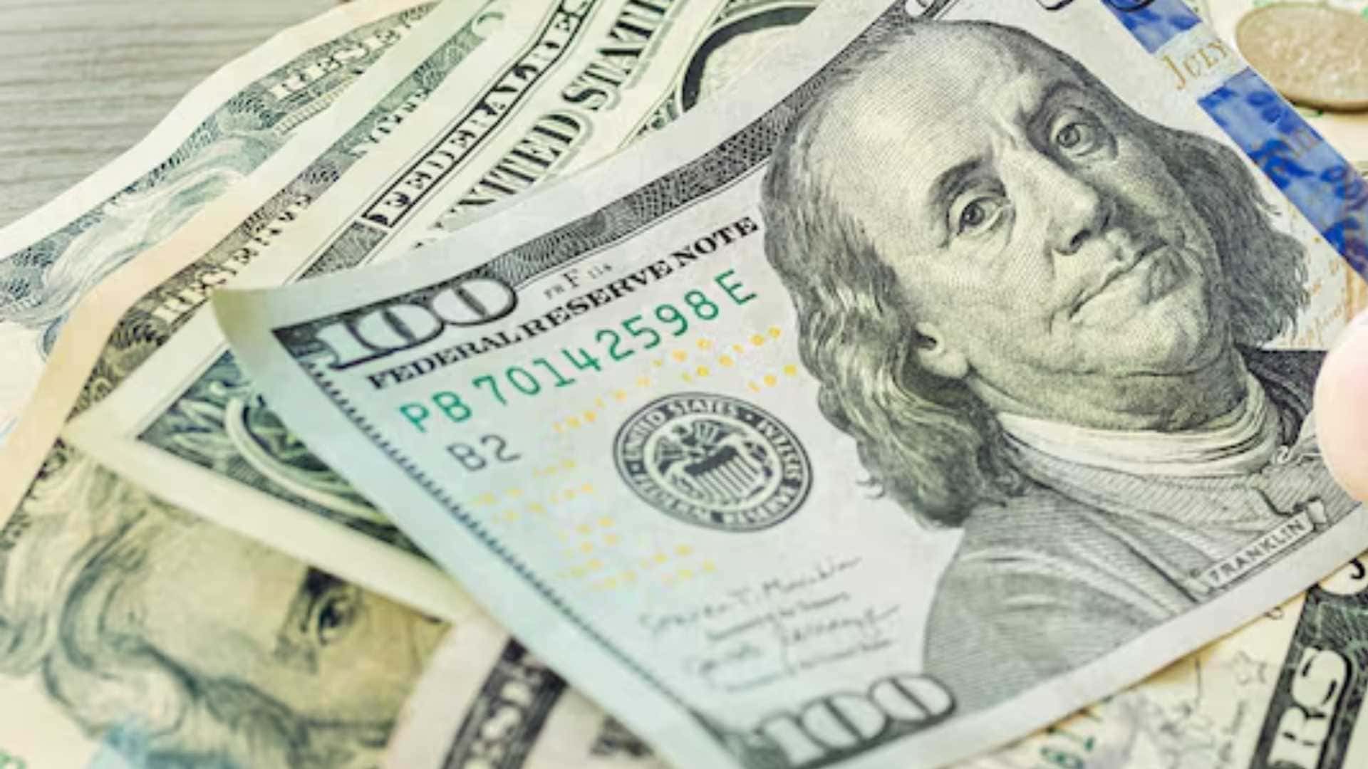 Precio del dólar hoy viernes 31 de octubre: el peso mexicano cierra la semana con nueva caída