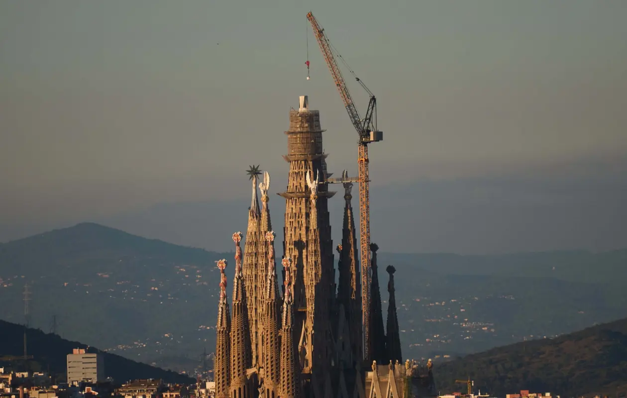 Se colocó una nueva pieza de más de 24 toneladas.