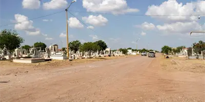 Panteones, listos para recibir a los visitantes