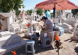 Visitan panteones de Cajeme por Día de  todos los Santos