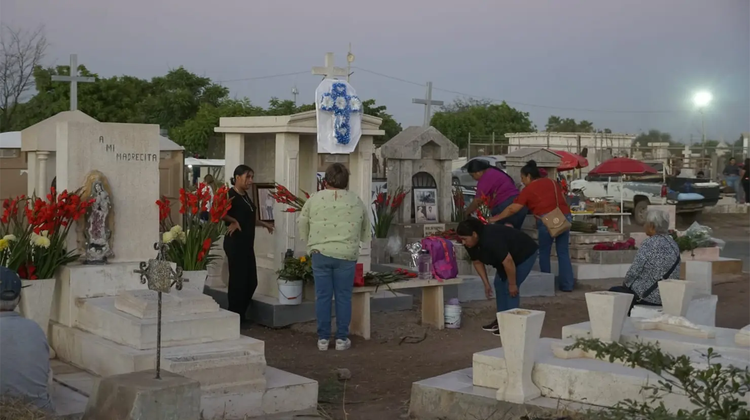 Acuden 80 mil a visitar los panteones en Navojoa
