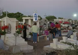 Acuden 80 mil a visitar los panteones en Navojoa