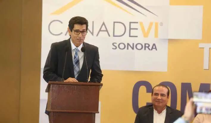 Este año cerrarán con datos positivos al alcanzar un aproximado de 6 mil 700 casas construidas en todo el Estado, de las cuales 3 mil 800 corresponden a la capital del Estado, tan solo de vivienda tradicional