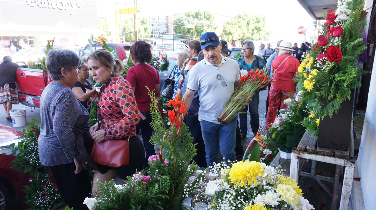 Reactiva Día de Muertos el comercio de flores en Cajeme